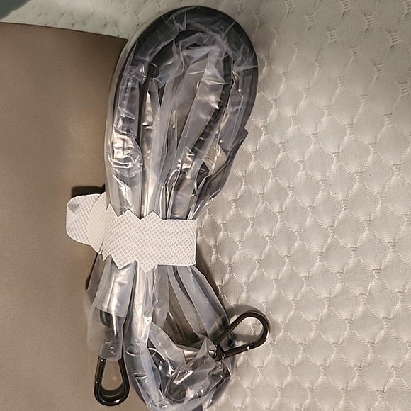 LouLu Crossbody 9"x9" Smooth Leather Crossbody Bag NWOTs (31) - Picture 3 of 10